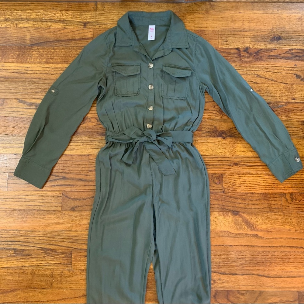 Justice Green Belted Romper Jumpsuit
Viscose Silk Material
Size 8 Medium - Picture 3 of 16